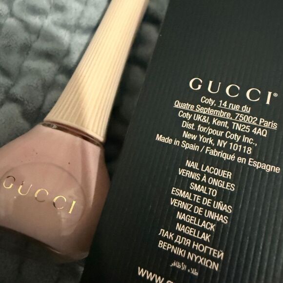 GUCCI NAIL POLISH “ELLEN BLUSH” 413 | HIGH-SHINE FINISH – LUXURY BLUSH PINK - Picture 7 of 17